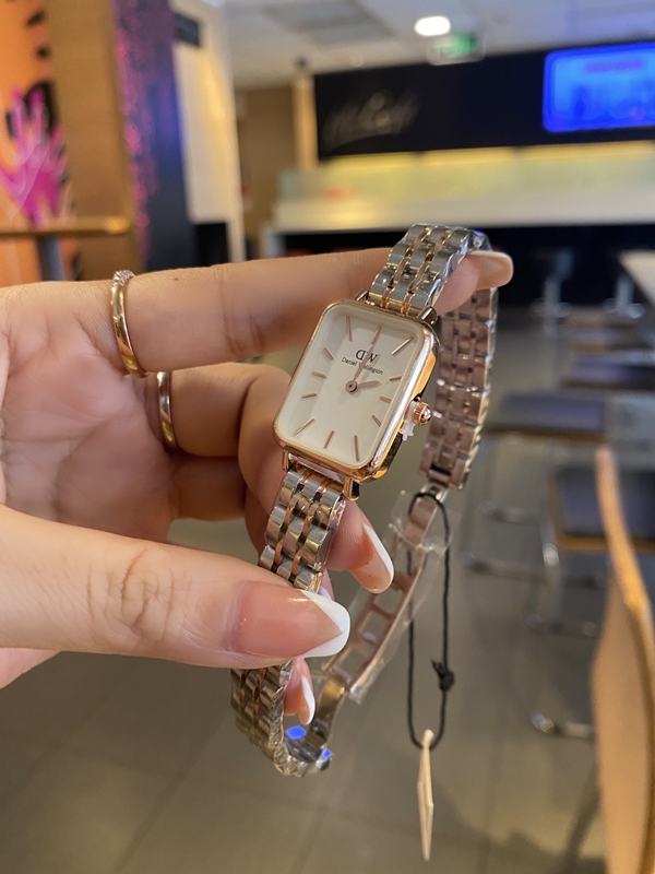 ブランド時計背面デザイン